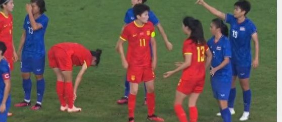 帅啊！王霜内切晃过对手，左脚上演圆月弯刀破门