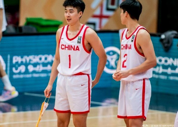 王勤柏：刘洋弟弟不防守，对U15国少伤害大