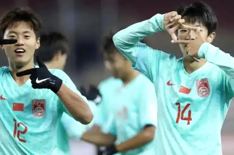 国足冲击亚洲杯 澳大利亚之战将决出胜负