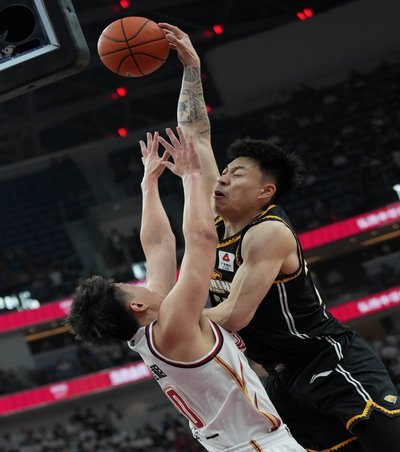 张伯霖赛后发合照：三叉戟