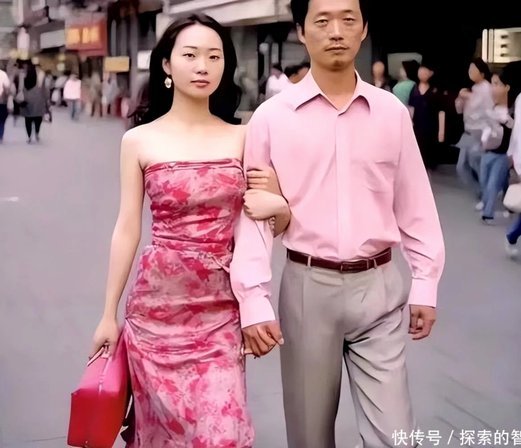 小姬不够意思，报道万项怎么不提老董呢