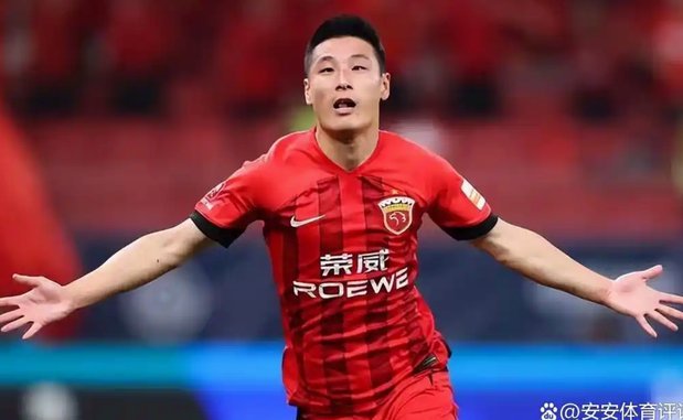 武磊巴尔加斯重现经典：7号战袍背后的重逢