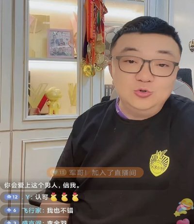 董路坚持儿子进巴萨回应质疑