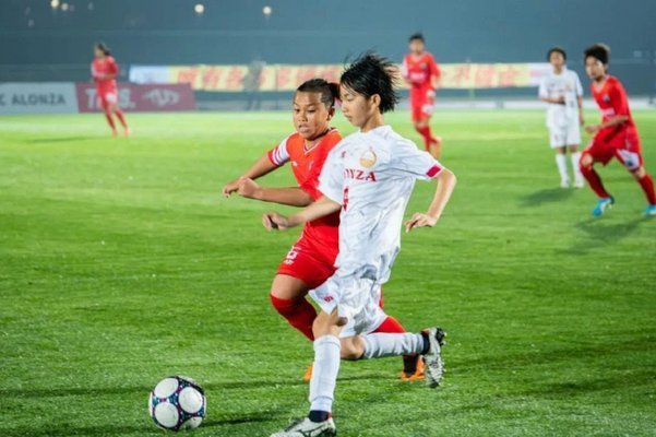 董路争议言论：亚洲人踢球“不合适”？