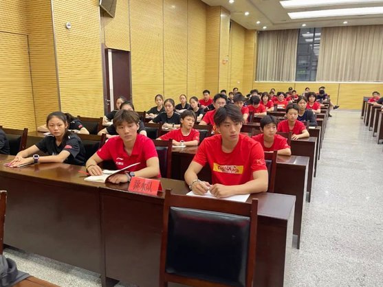 比赛输了不要紧，继续摇人才重要。