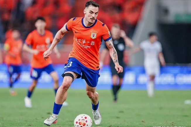 半场：泰山2-1海牛，克雷桑爆射得分，刘洋、金永浩破门