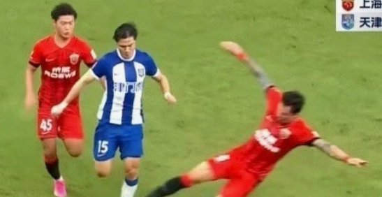 中超-安佩姆双响李昂绝平被吹 海港9分钟3球3-2逆转三镇