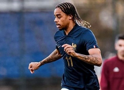 TA：巴尔科拉凭借耐心与坚持，从里昂青训走向豪门顶级边锋