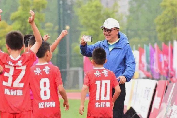 董路：中国足球青训的破局者与“教父”