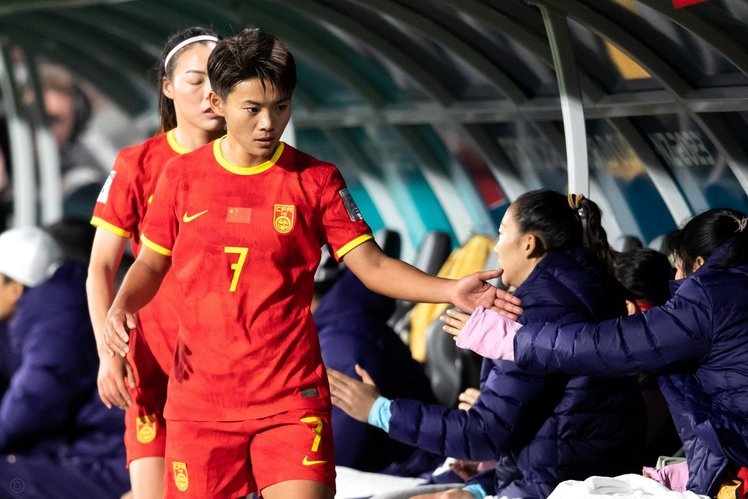 亚运女足：中国1-1乌兹别克斯坦，张琳艳头槌，王霜中柱