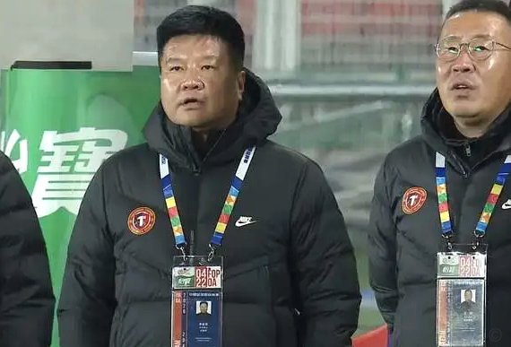 罗竞倒三角助攻，斯坦丘推射破门，英博1-0新鹏城