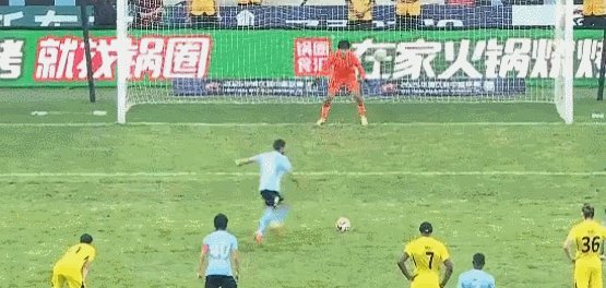 罗竞倒三角助攻，斯坦丘推射破门，英博1-0新鹏城